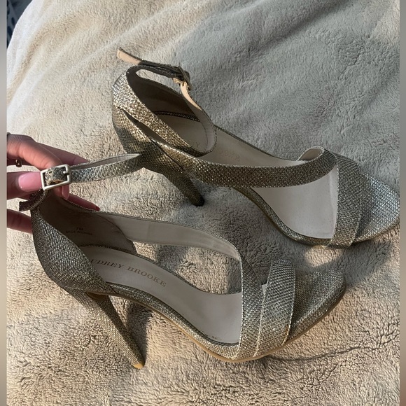 Audrey Brooke Gold Heels - Picture 4 of 5